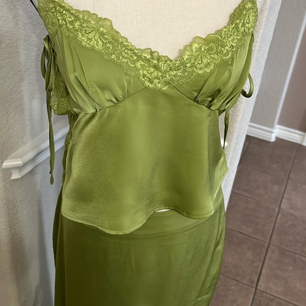 Bailey Rose green satin lace side open cami top Size M - Picture 10 of 17